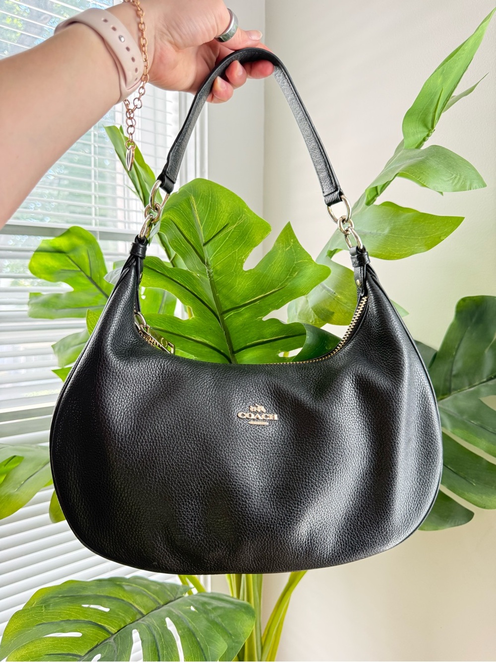 Coach Harley East West Hobo Shoulder Bag Pebble Leather Nearly Perfect Condition